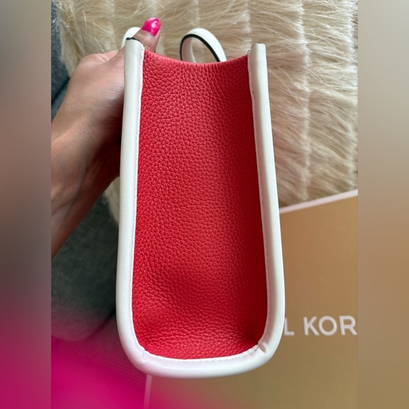 Michael Kors Gigi Spiced Coral Pebbled Leather Messenger Bag, Not Outlet - Picture 7 of 16